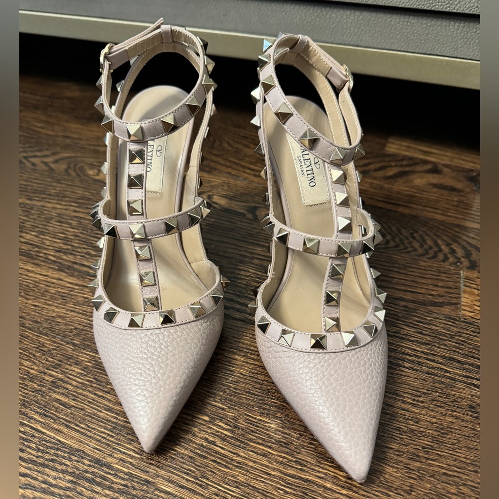Valentino Rockstud Pumps